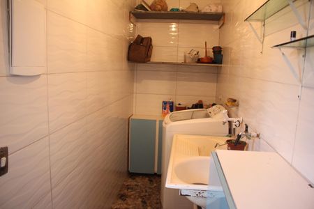 Casa à venda com 180m², 3 quartos e 1 vagaÁrea de Serviço