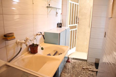 Casa à venda com 180m², 3 quartos e 1 vagaÁrea de Serviço