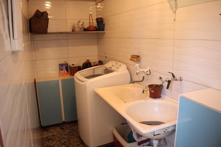 Casa à venda com 180m², 3 quartos e 1 vagaÁrea de Serviço