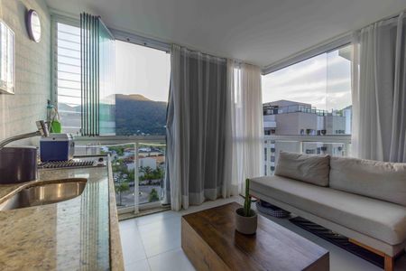 Apartamento à venda com 90m², 3 quartos e 2 vagas Apartamento à venda com 90m², 3 quartos e 2 vagasVaranda