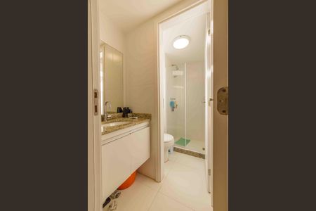 Apartamento à venda com 90m², 3 quartos e 2 vagas Apartamento à venda com 90m², 3 quartos e 2 vagasBanheiro das Suítes Canadenses