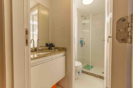 Apartamento à venda com 90m², 3 quartos e 2 vagas Apartamento à venda com 90m², 3 quartos e 2 vagasBanheiro das Suítes Canadenses