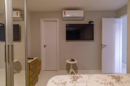 Apartamento à venda com 90m², 3 quartos e 2 vagas Apartamento à venda com 90m², 3 quartos e 2 vagasSuíte 1