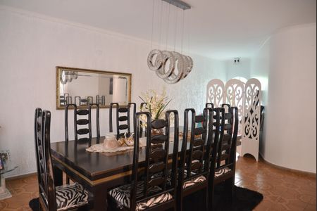 Casa à venda com 356m², 5 quartos e 4 vagasSala