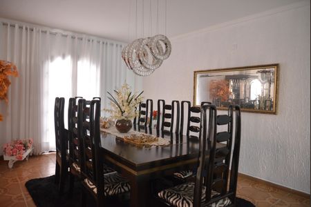 Casa à venda com 356m², 5 quartos e 4 vagasSala