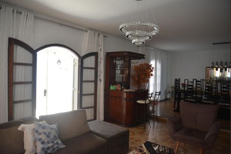 Casa à venda com 356m², 5 quartos e 4 vagasSala