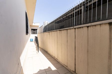 Casa à venda com 200m², 2 quartos e 2 vagasCorredor Lateral