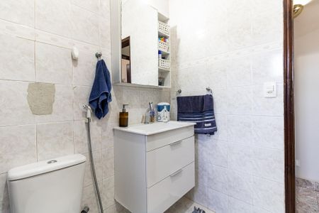 Casa à venda com 200m², 2 quartos e 2 vagasBanheiro