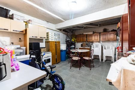 Casa à venda com 200m², 2 quartos e 2 vagasQuarto de Serviço