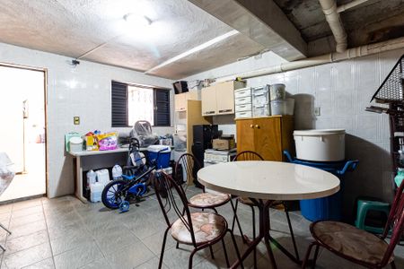 Casa à venda com 200m², 2 quartos e 2 vagasQuarto de Serviço