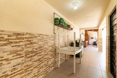 Casa à venda com 200m², 2 quartos e 2 vagasQuintal