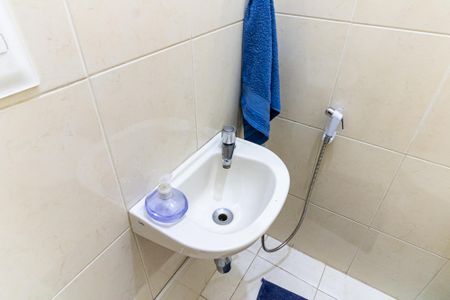 Casa à venda com 200m², 2 quartos e 2 vagasLavabo