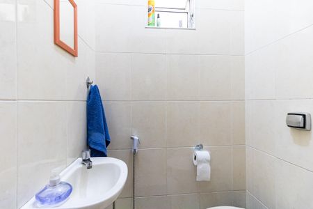 Casa à venda com 200m², 2 quartos e 2 vagasLavabo