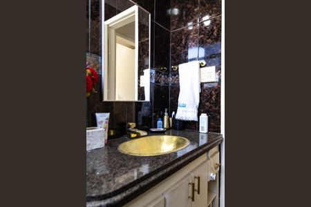 Apartamento à venda com 150m², 3 quartos e 1 vaga Apartamento à venda com 150m², 3 quartos e 1 vagaBanheiro Social