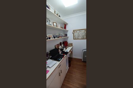 Apartamento à venda com 95m², 2 quartos e 2 vagasEscritório