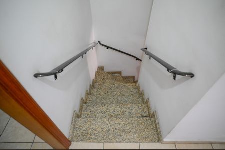 Casa à venda com 92m², 2 quartos e 1 vagaEscada