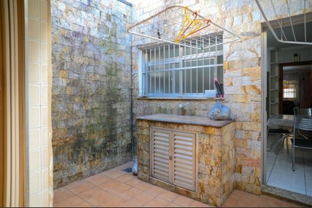 Casa à venda com 92m², 2 quartos e 1 vagaÁrea de Serviço