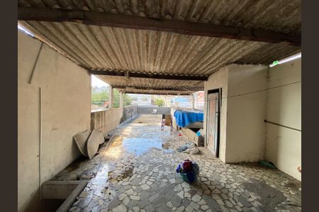 Casa à venda com 230m², 3 quartos e sem vaga Casa à venda com 230m², 3 quartos e sem vagaTerraço