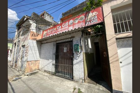 Casa à venda com 230m², 3 quartos e sem vaga Casa à venda com 230m², 3 quartos e sem vagaFachada