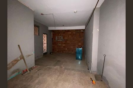 Casa à venda com 230m², 3 quartos e sem vaga Casa à venda com 230m², 3 quartos e sem vagaSala