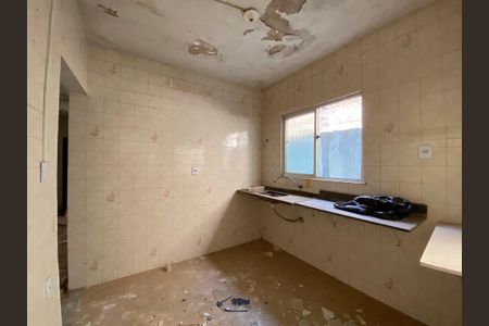 Casa à venda com 230m², 3 quartos e sem vaga Casa à venda com 230m², 3 quartos e sem vagaCozinha