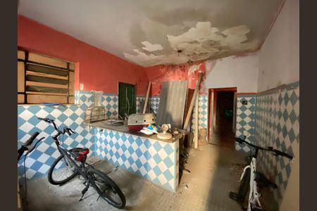 Casa à venda com 230m², 3 quartos e sem vaga Casa à venda com 230m², 3 quartos e sem vagaCozinha