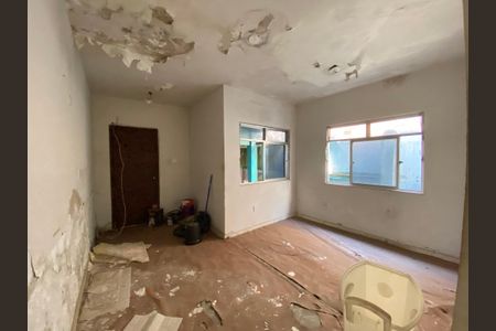 Casa à venda com 230m², 3 quartos e sem vaga Casa à venda com 230m², 3 quartos e sem vagaSala