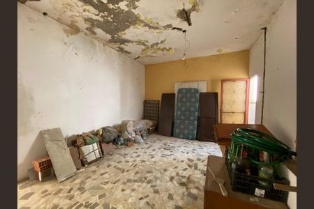 Casa à venda com 230m², 3 quartos e sem vaga Casa à venda com 230m², 3 quartos e sem vagaSala