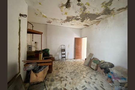 Casa à venda com 230m², 3 quartos e sem vaga Casa à venda com 230m², 3 quartos e sem vagaSala