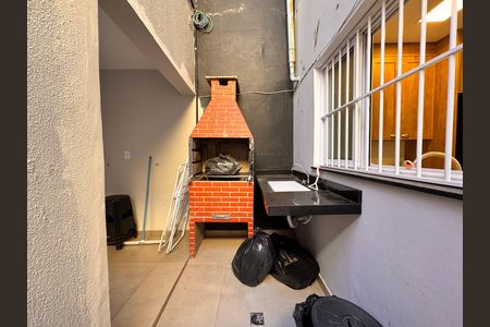 Casa para alugar com 220m², 4 quartos e 2 vagasQuintal com churrasqueira