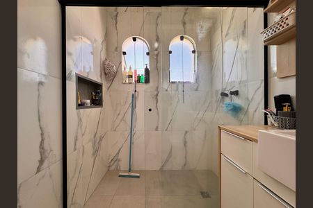 Casa para alugar com 220m², 4 quartos e 2 vagasBanheiro suíte master