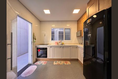 Casa para alugar com 220m², 4 quartos e 2 vagasCozinha