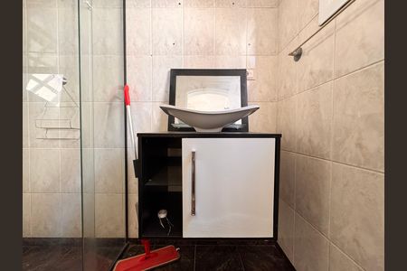Casa para alugar com 220m², 4 quartos e 2 vagasBanheiro suíte 2