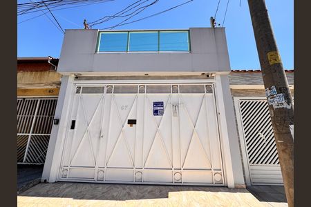 Casa para alugar com 220m², 4 quartos e 2 vagasFachada + plaquinha