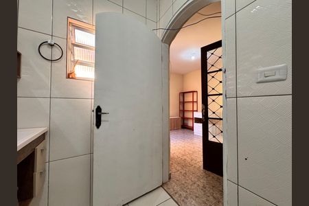 Casa para alugar com 220m², 4 quartos e 2 vagasBanheiro suíte 1