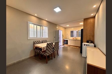 Casa para alugar com 220m², 4 quartos e 2 vagasCozinha
