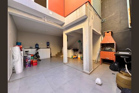 Casa para alugar com 220m², 4 quartos e 2 vagasQuintal com churrasqueira
