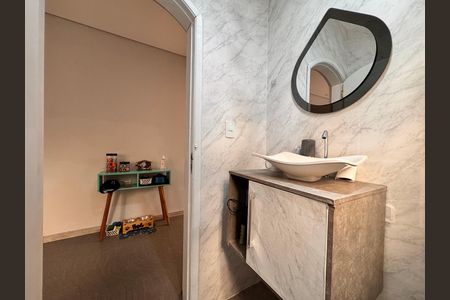 Casa para alugar com 220m², 4 quartos e 2 vagasLavabo