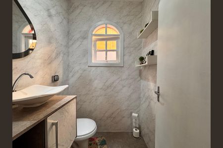 Casa para alugar com 220m², 4 quartos e 2 vagasLavabo