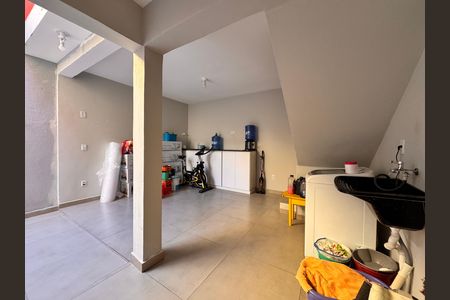 Casa para alugar com 220m², 4 quartos e 2 vagasLavanderia