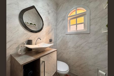 Casa para alugar com 220m², 4 quartos e 2 vagasLavabo