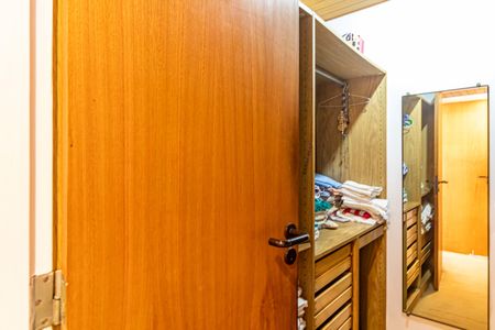 Casa à venda com 227m², 4 quartos e 2 vagasSuite 01 - Closet