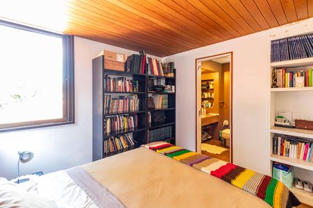 Casa à venda com 227m², 4 quartos e 2 vagasSuite 01