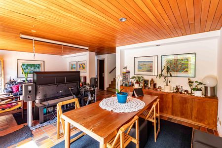 Casa à venda com 227m², 4 quartos e 2 vagasSala