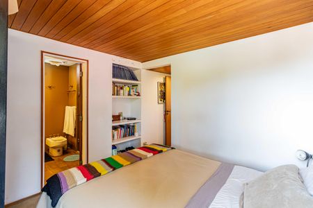 Casa à venda com 227m², 4 quartos e 2 vagasSuite 01