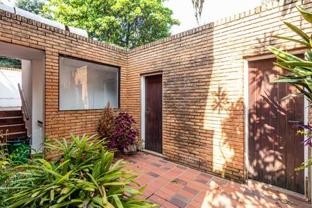 Casa à venda com 227m², 4 quartos e 2 vagasÁrea comum - Vestiário e banheiro