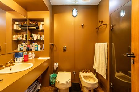 Casa à venda com 227m², 4 quartos e 2 vagasBanheiro da Suíte