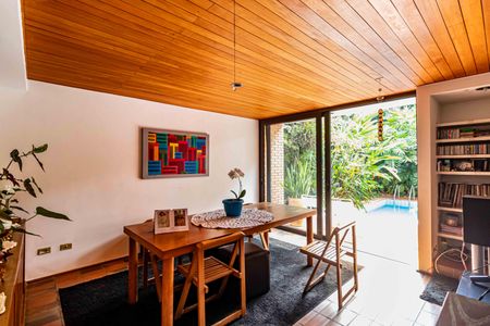 Casa à venda com 227m², 4 quartos e 2 vagasSala