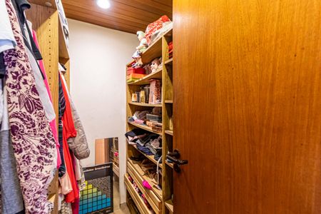 Casa à venda com 227m², 4 quartos e 2 vagasSuite 02 - Closet