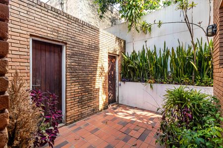 Casa à venda com 227m², 4 quartos e 2 vagasÁrea comum - Vestiário e banheiro